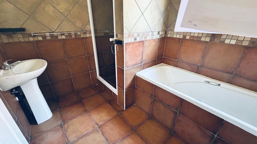 4 Bedroom Property for Sale in Waterkloof East North West